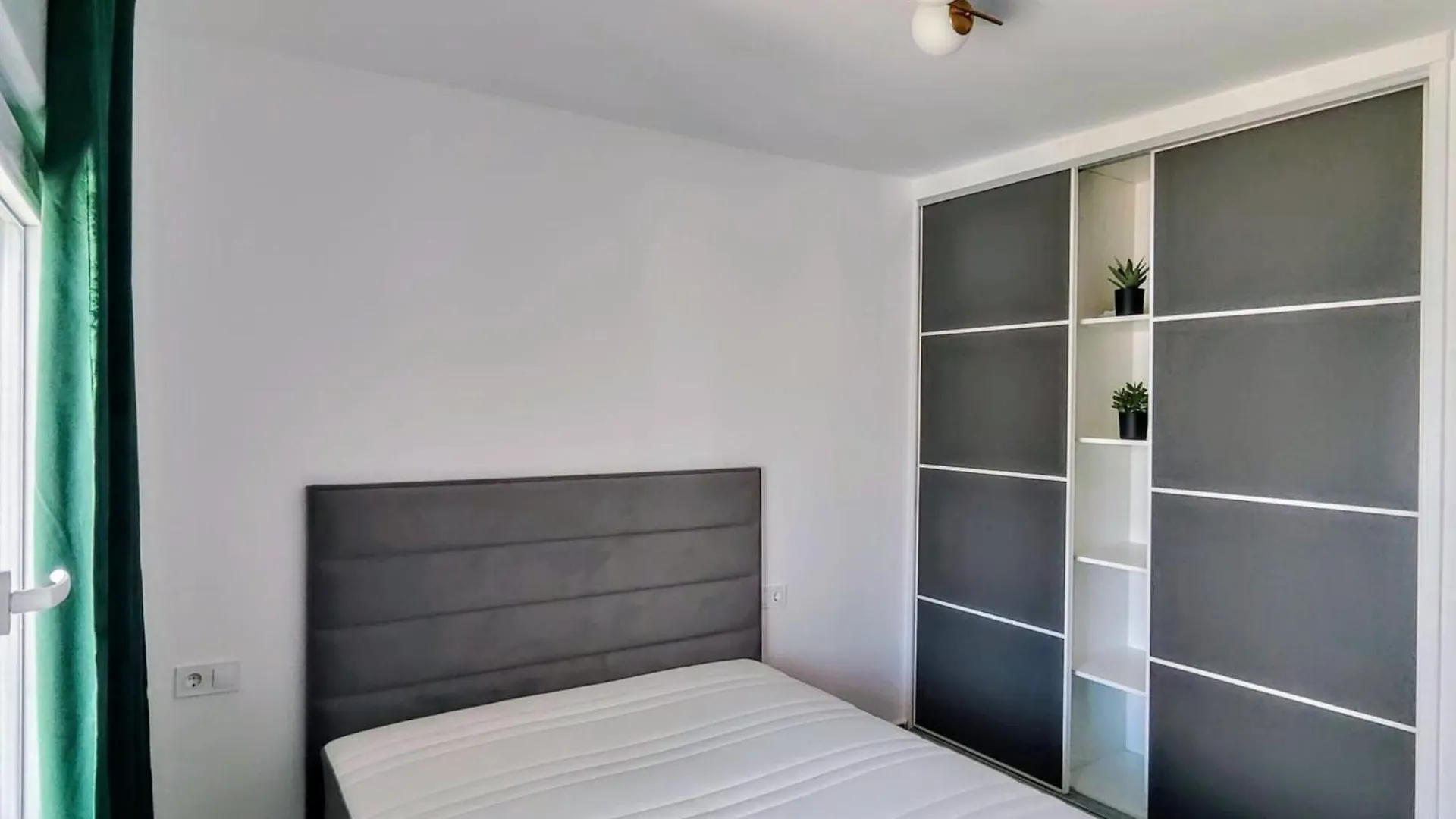 Sabinillas Beach Front Apartment 2 Bed San Luis de Sabinillas