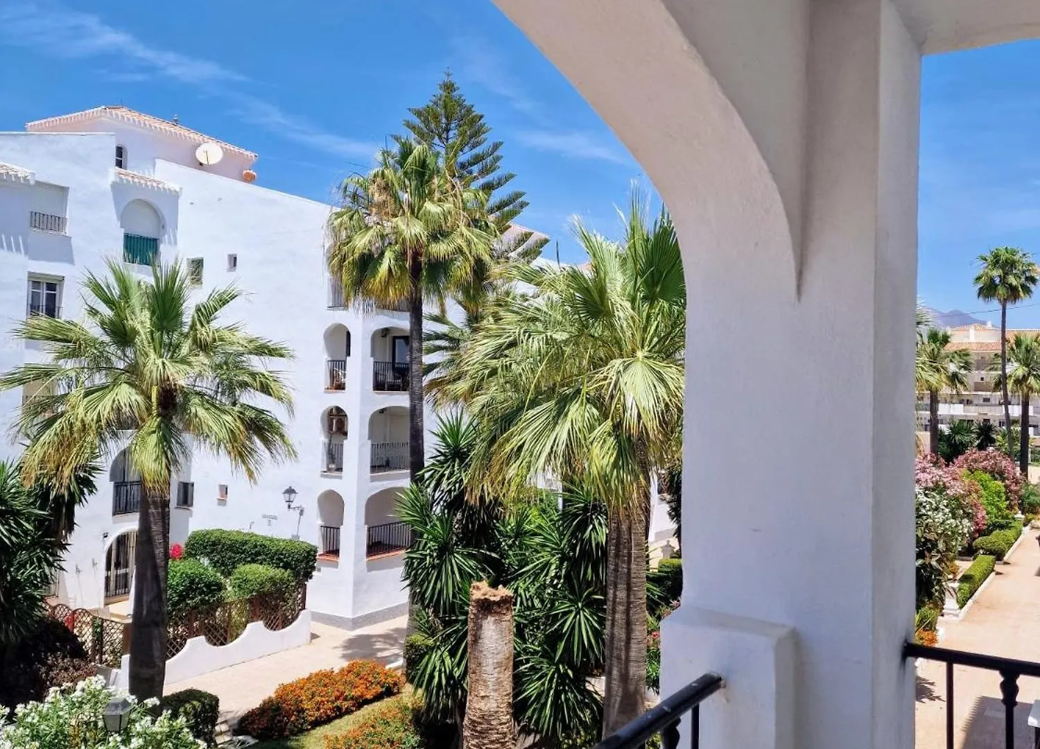 Sabinillas Beach Front Apartment 2 Bed San Luis de Sabinillas