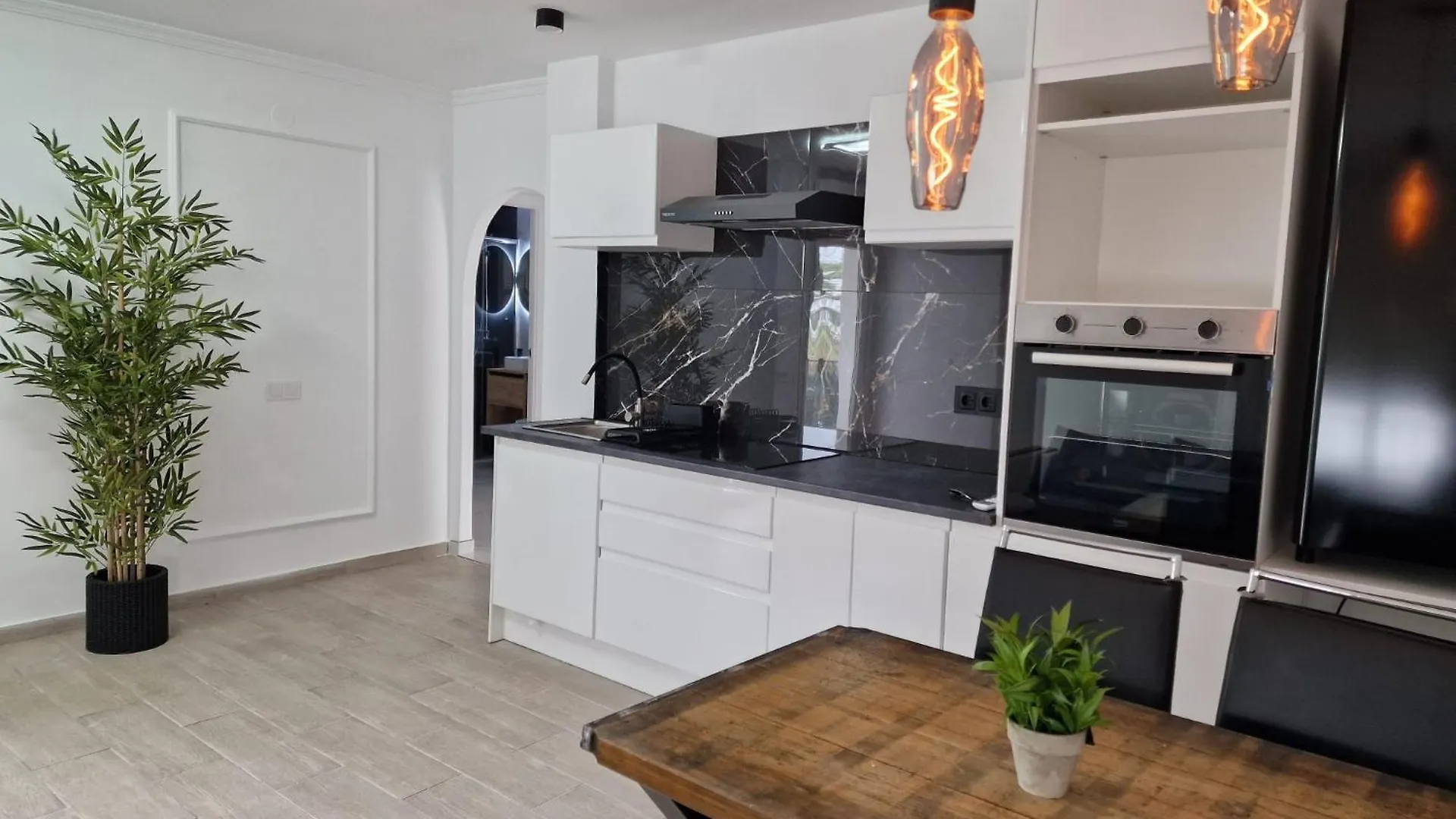 Sabinillas Beach Front Apartment 2 Bed San Luis de Sabinillas